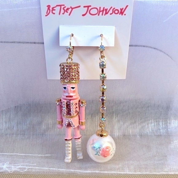 Brand New Betsey Johnson Pink Nutcracker Christmas Mismatched 3" Drop Earrings - Picture 5 of 11